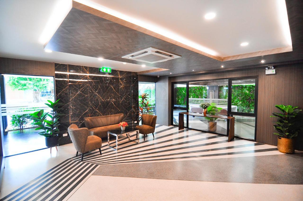 The S Block Condotel Ban Si Than Exterior photo